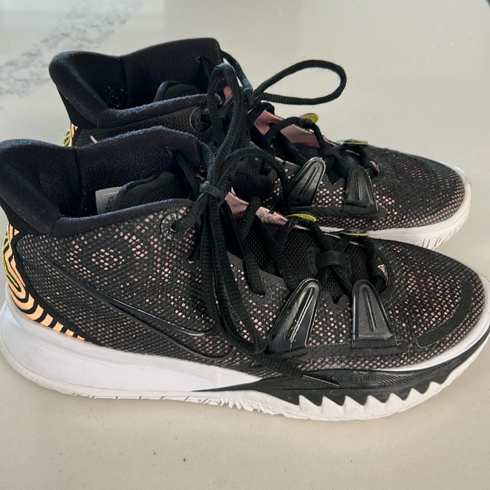 Nike Kyrie Basketball Shoe